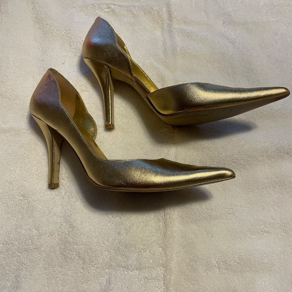 Nine West Gold Pointy Toe Pump - Picture 2 of 3